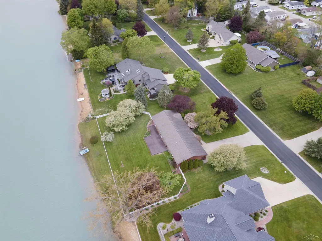 11145 Lake Circle North Street Thomas Township MI 48609