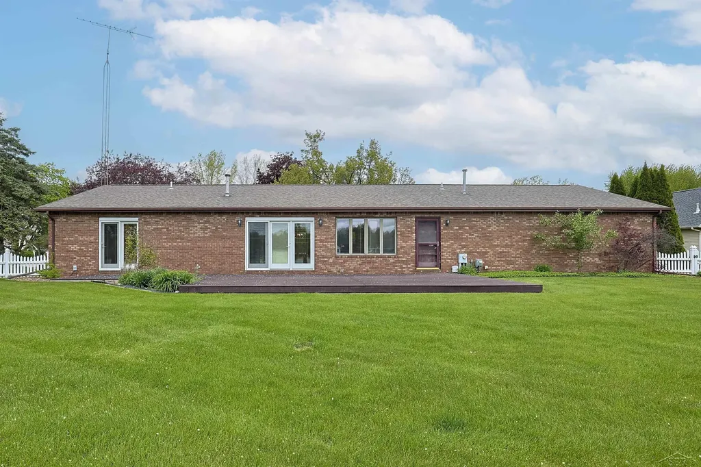11145 Lake Circle North Street Thomas Township MI 48609