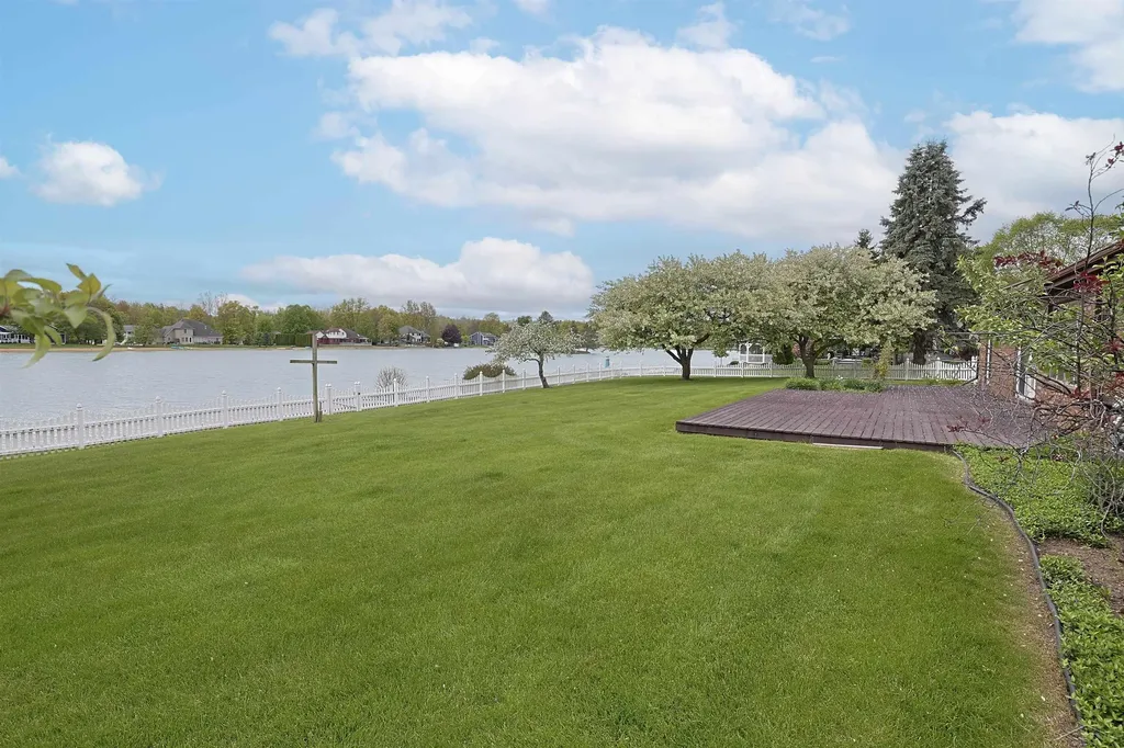 11145 Lake Circle North Street Thomas Township MI 48609