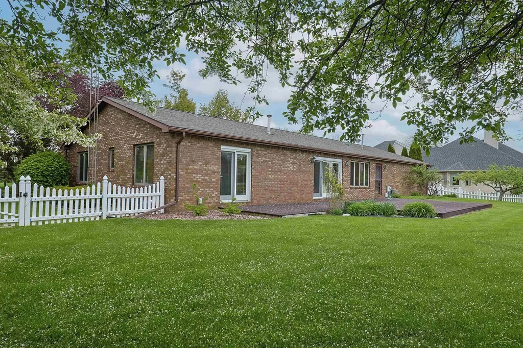 11145 Lake Circle North Street Thomas Township MI 48609
