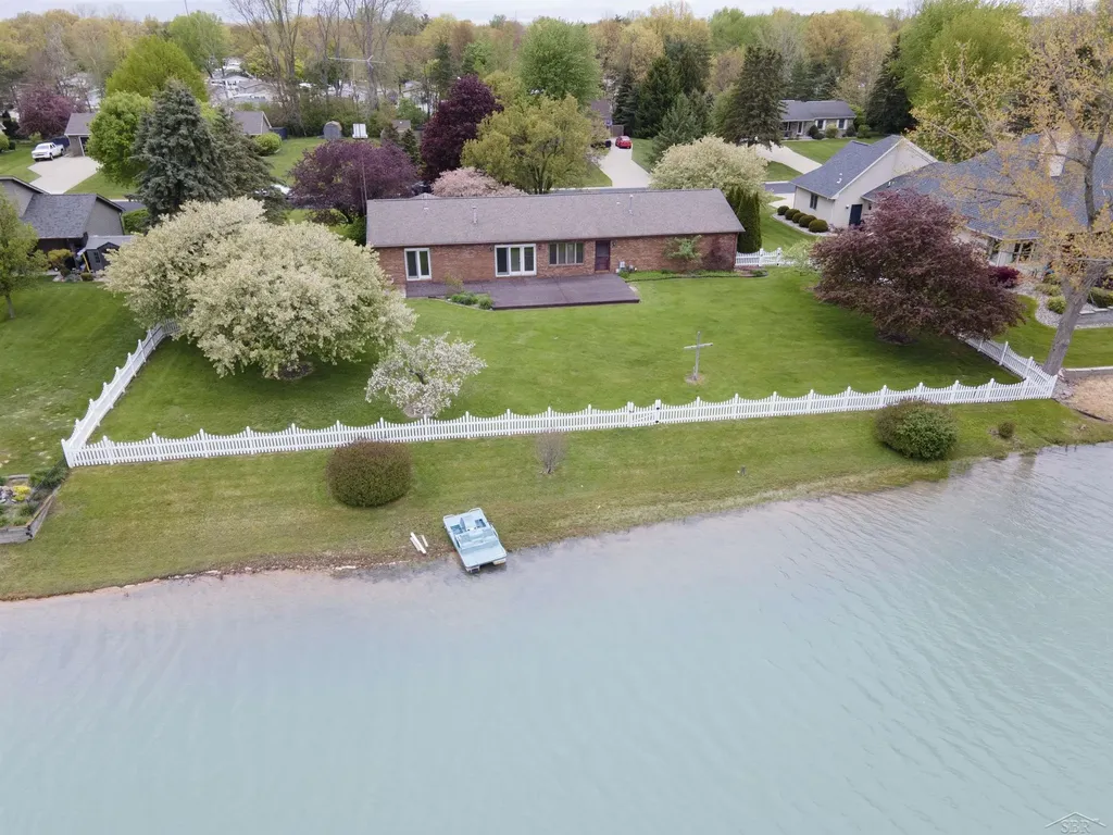11145 Lake Circle North Street Thomas Township MI 48609