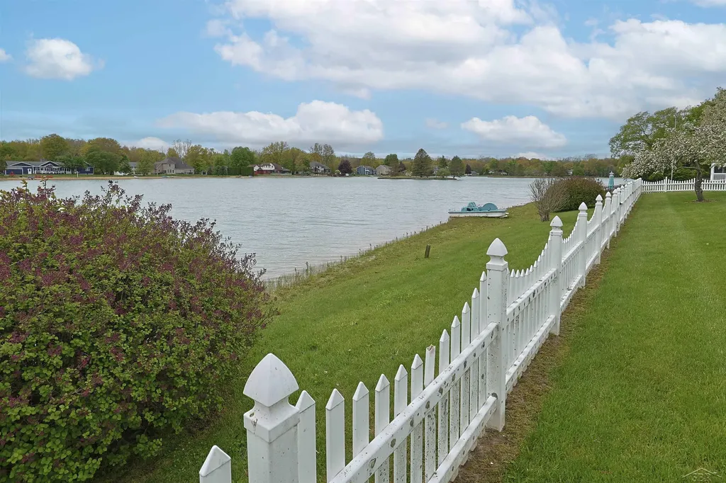 11145 Lake Circle North Street Thomas Township MI 48609