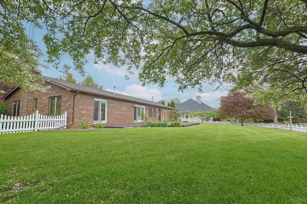 11145 Lake Circle North Street Thomas Township MI 48609