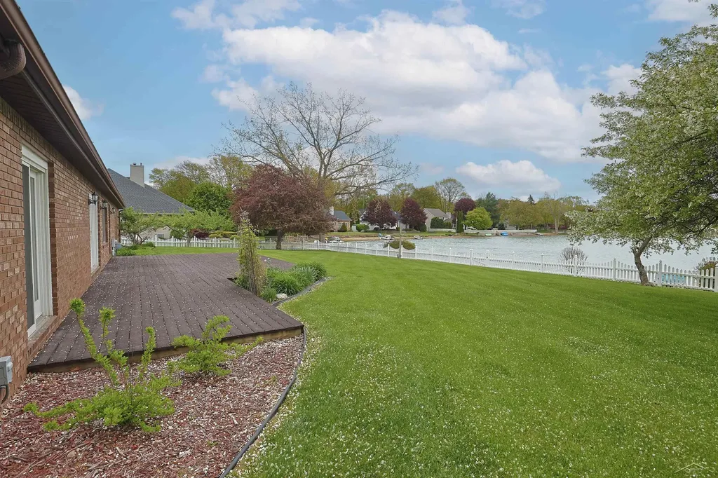 11145 Lake Circle North Street Thomas Township MI 48609