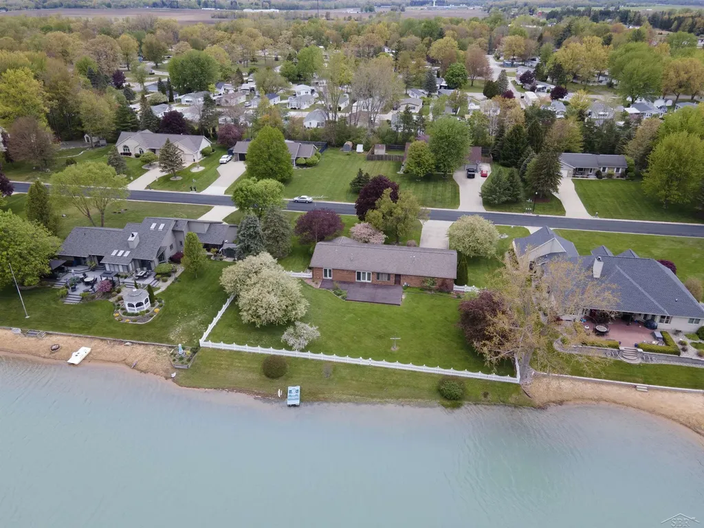 11145 Lake Circle North Street Thomas Township MI 48609