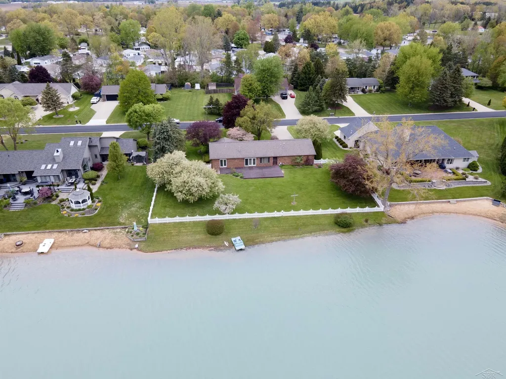 11145 Lake Circle North Street Thomas Township MI 48609