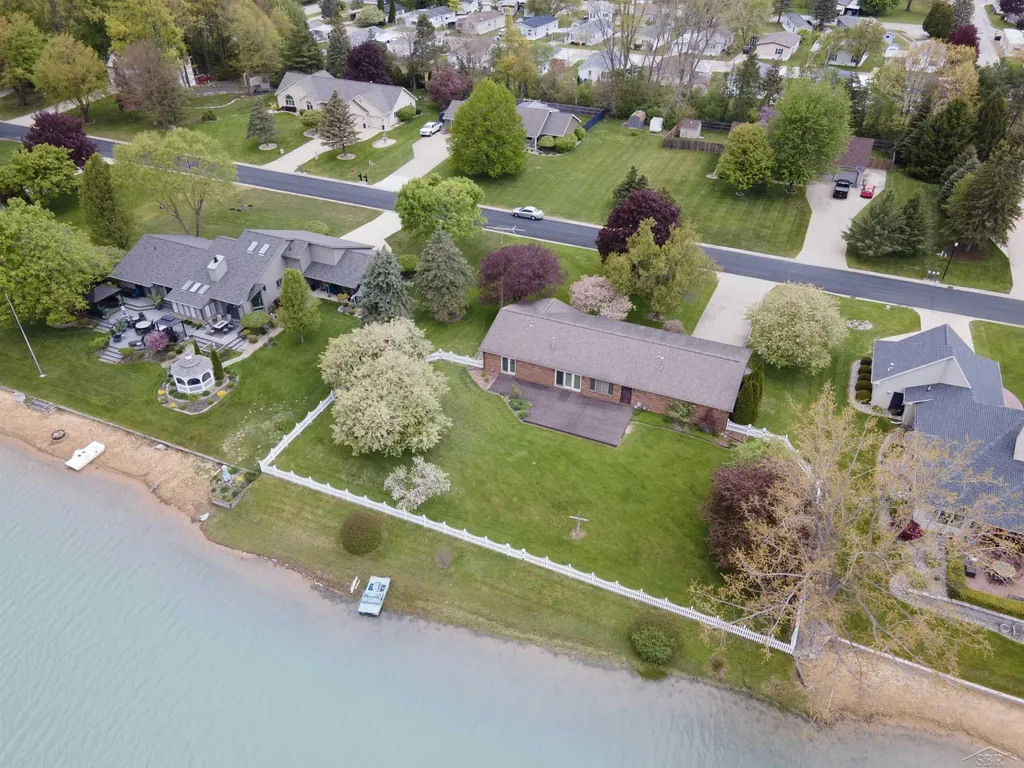 11145 Lake Circle North Street Thomas Township MI 48609