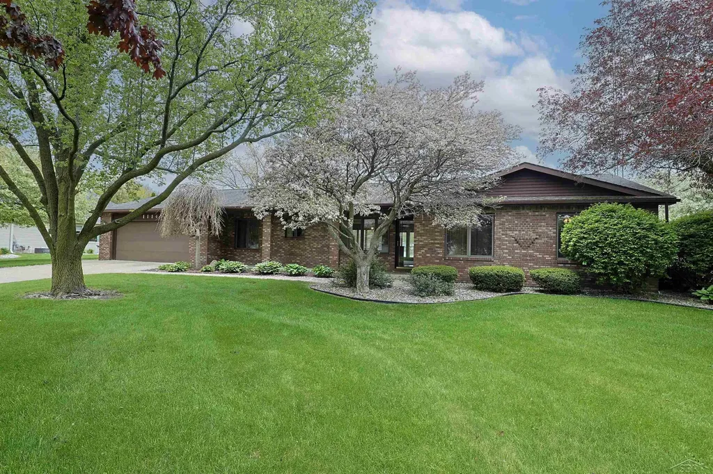 11145 Lake Circle North Street Thomas Township MI 48609