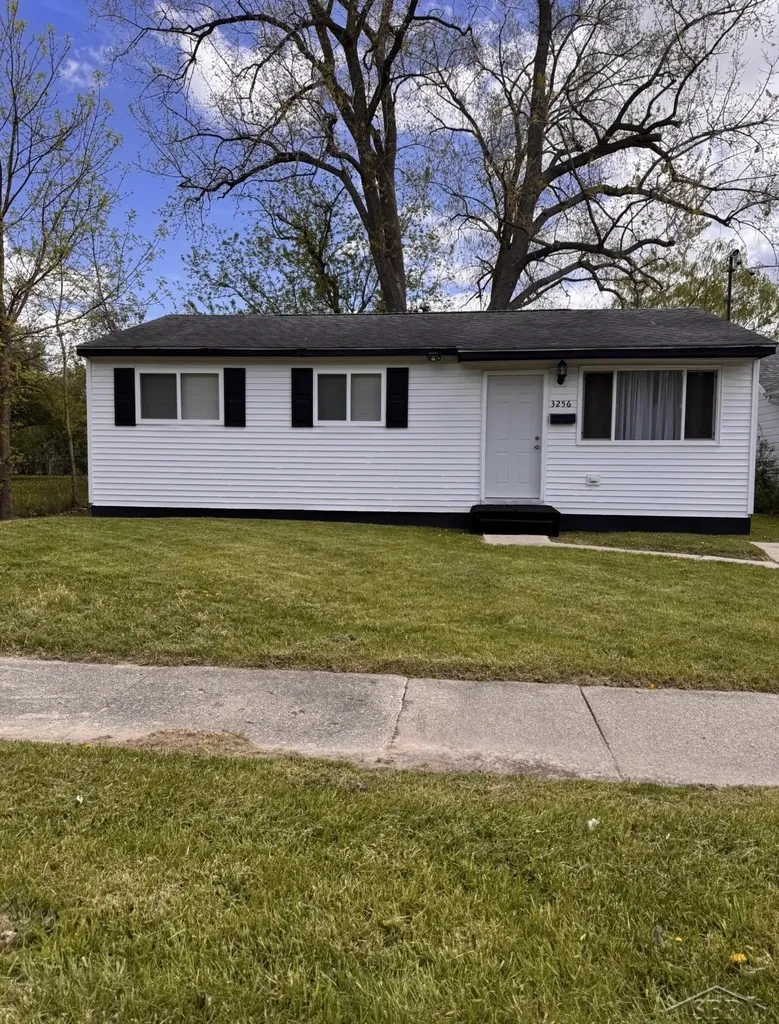 3256 Parkwood Avenue Saginaw City MI 48601