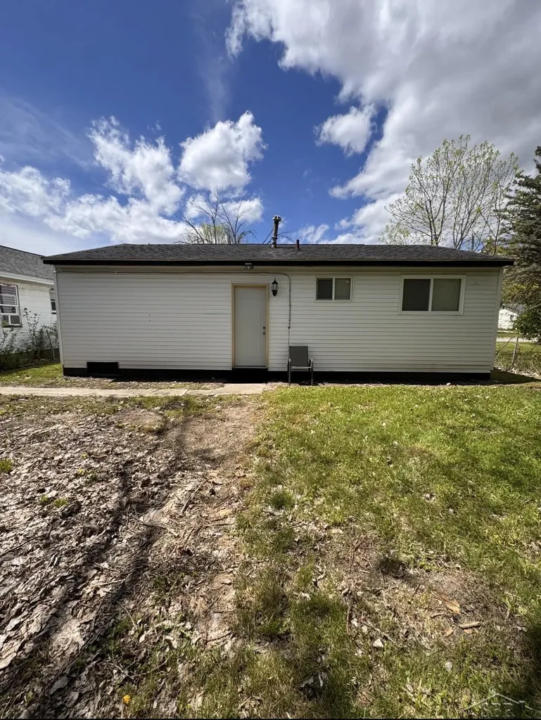 3256 Parkwood Avenue Saginaw City MI 48601