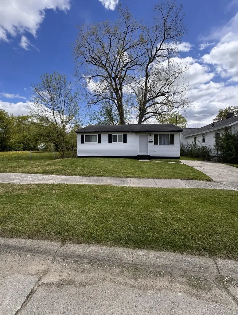3256 Parkwood Avenue Saginaw City MI 48601