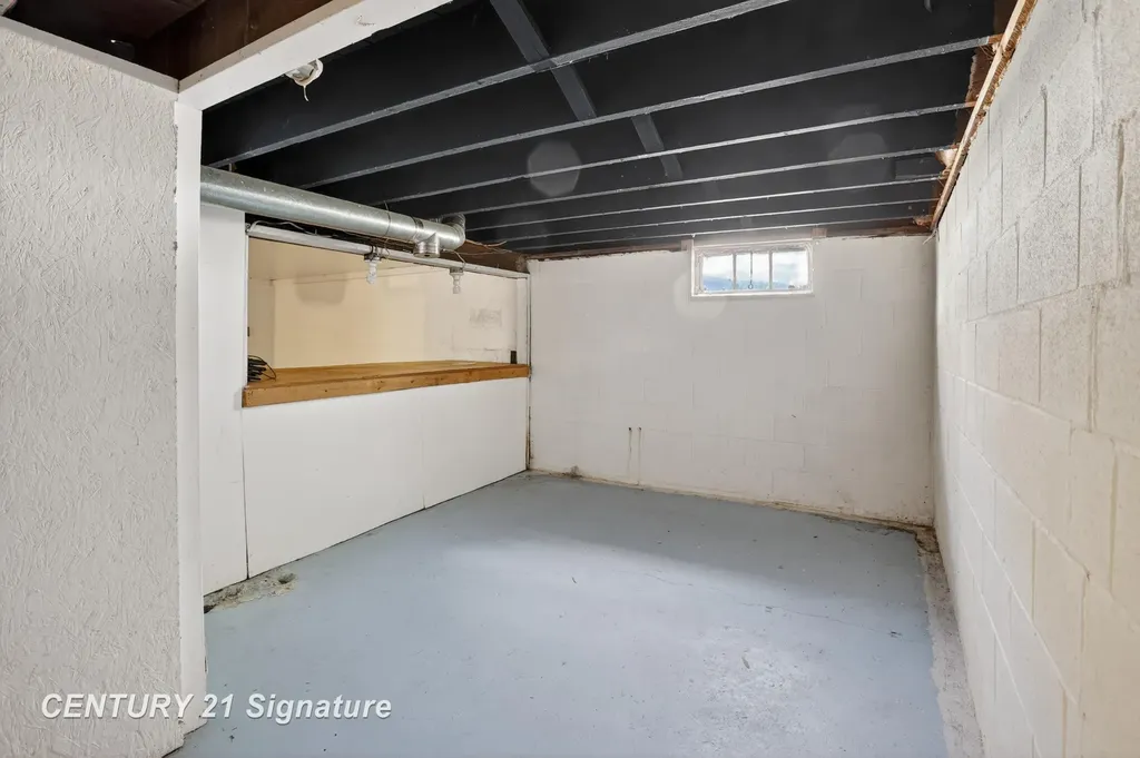 2709 Jefferson Avenue Midland City MI 48640