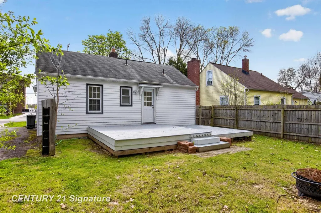 2709 Jefferson Avenue Midland City MI 48640