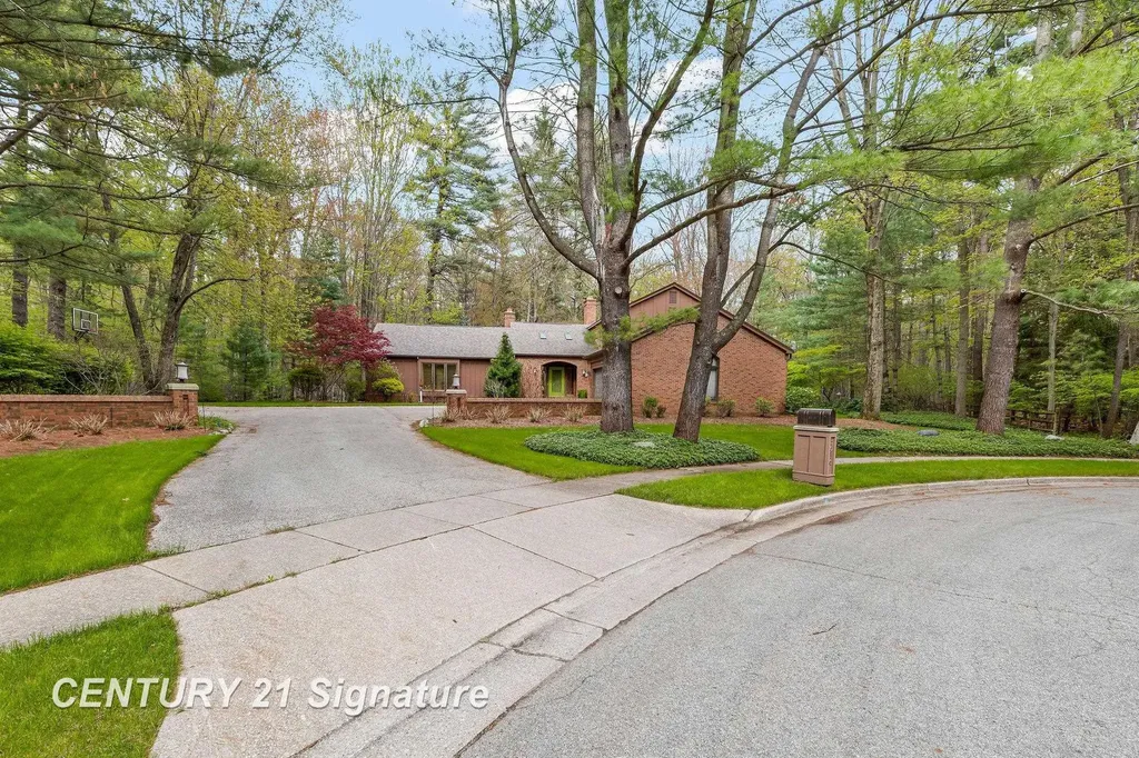 3616 White Pine Way Street Midland City MI 48640