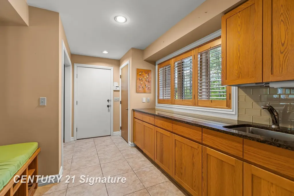 3616 White Pine Way Street Midland City MI 48640