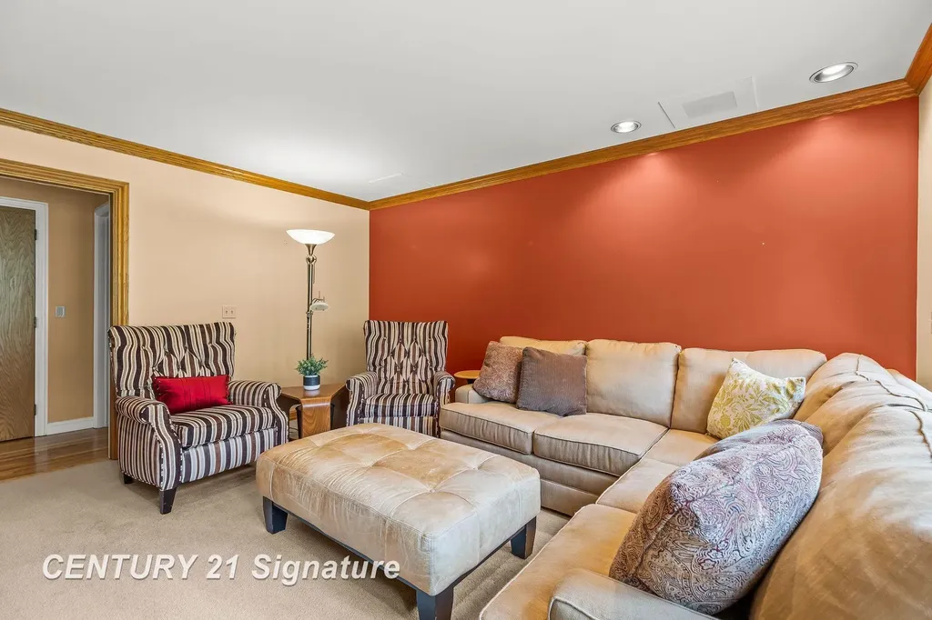 3616 White Pine Way Street Midland City MI 48640