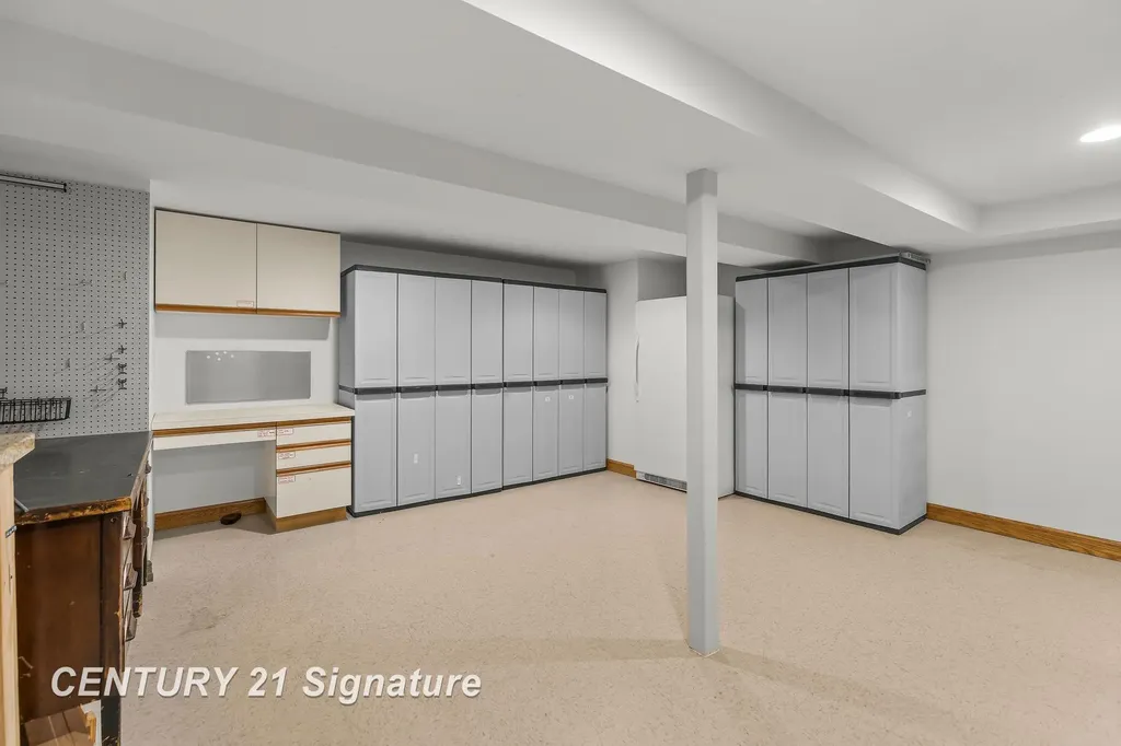 3616 White Pine Way Street Midland City MI 48640