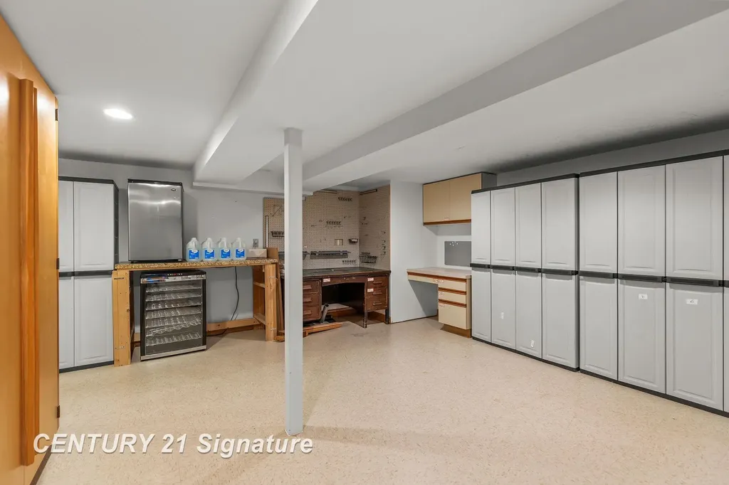 3616 White Pine Way Street Midland City MI 48640