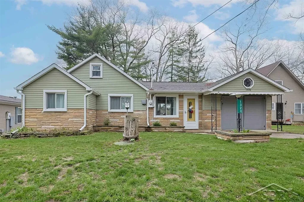 1320 Hillcrest Drive Garfield Township MI 48632