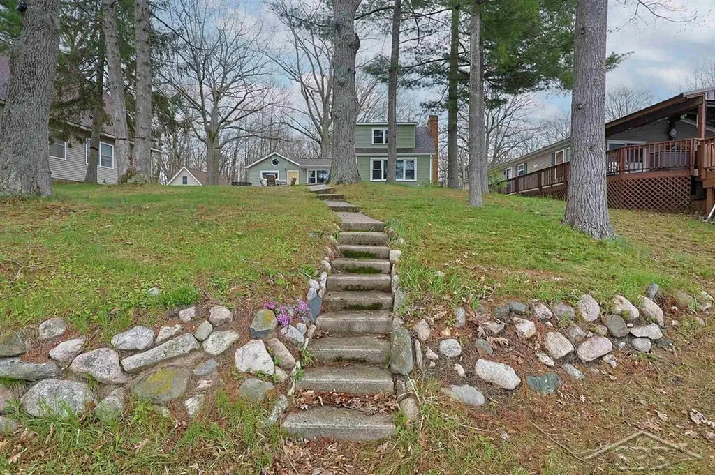 1320 Hillcrest Drive Garfield Township MI 48632