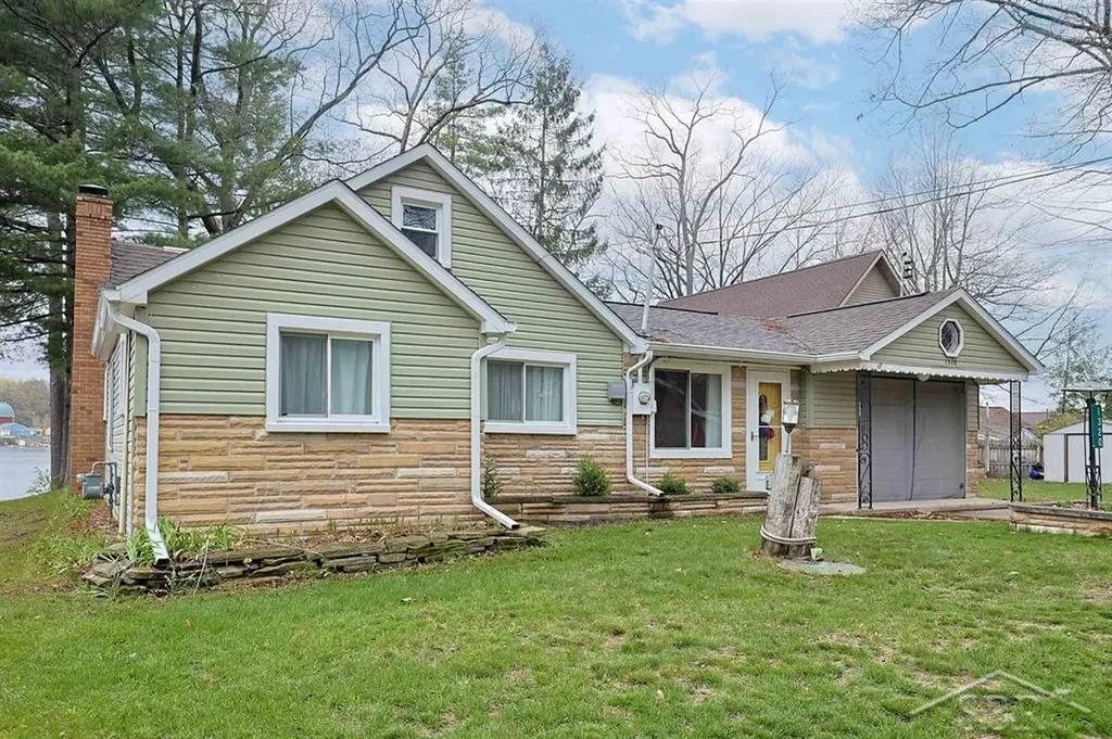 1320 Hillcrest Drive Garfield Township MI 48632