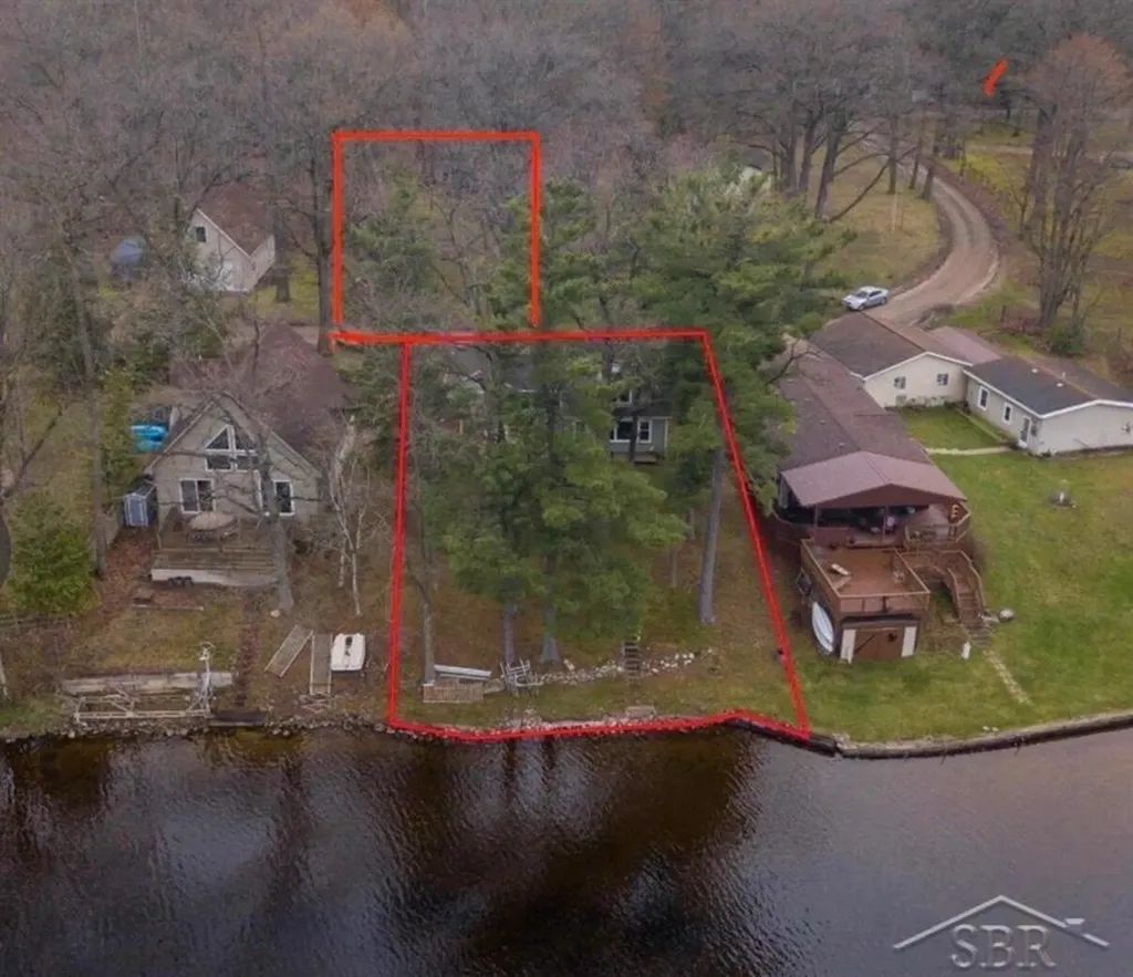 1320 Hillcrest Drive Garfield Township MI 48632