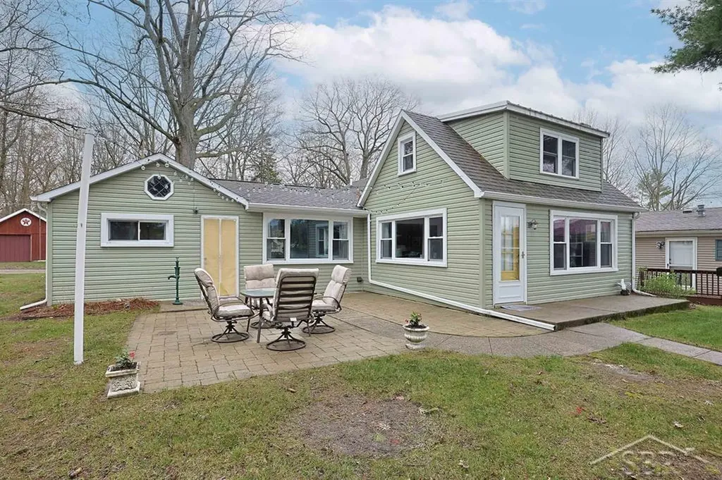 1320 Hillcrest Drive Garfield Township MI 48632