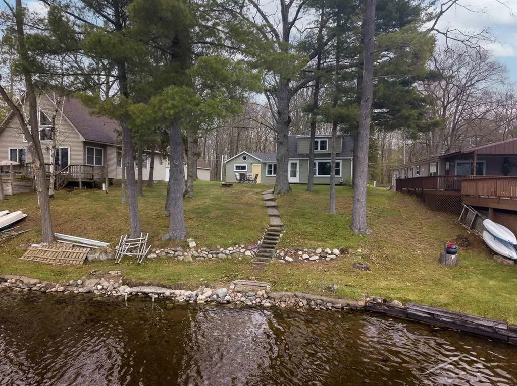 1320 Hillcrest Drive Garfield Township MI 48632