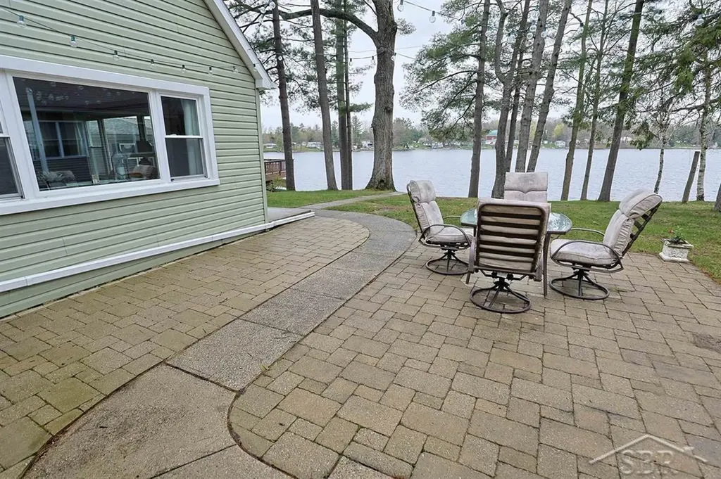 1320 Hillcrest Drive Garfield Township MI 48632