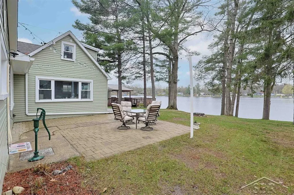 1320 Hillcrest Drive Garfield Township MI 48632