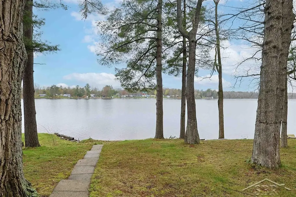 1320 Hillcrest Drive Garfield Township MI 48632
