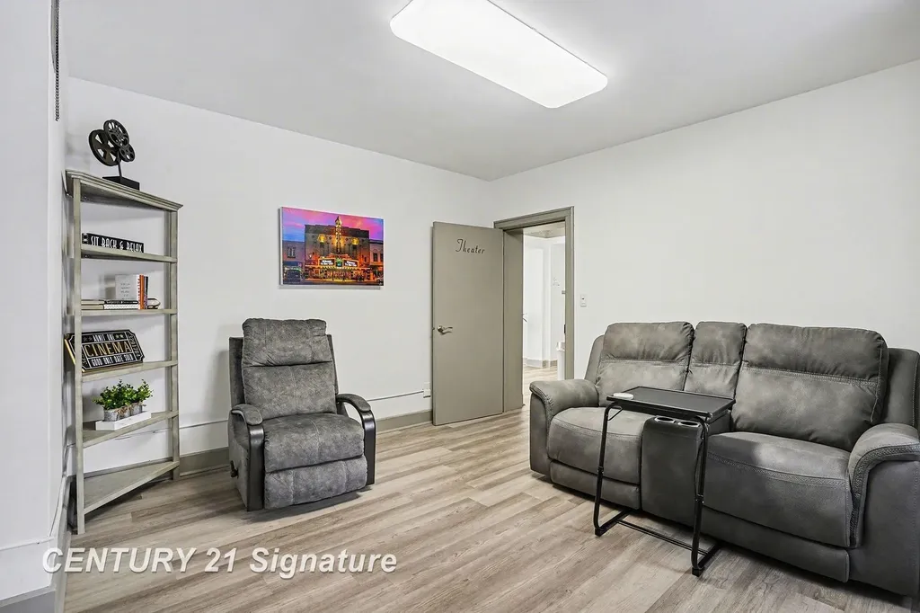 302 Tuscola Road Bay City City MI 48708