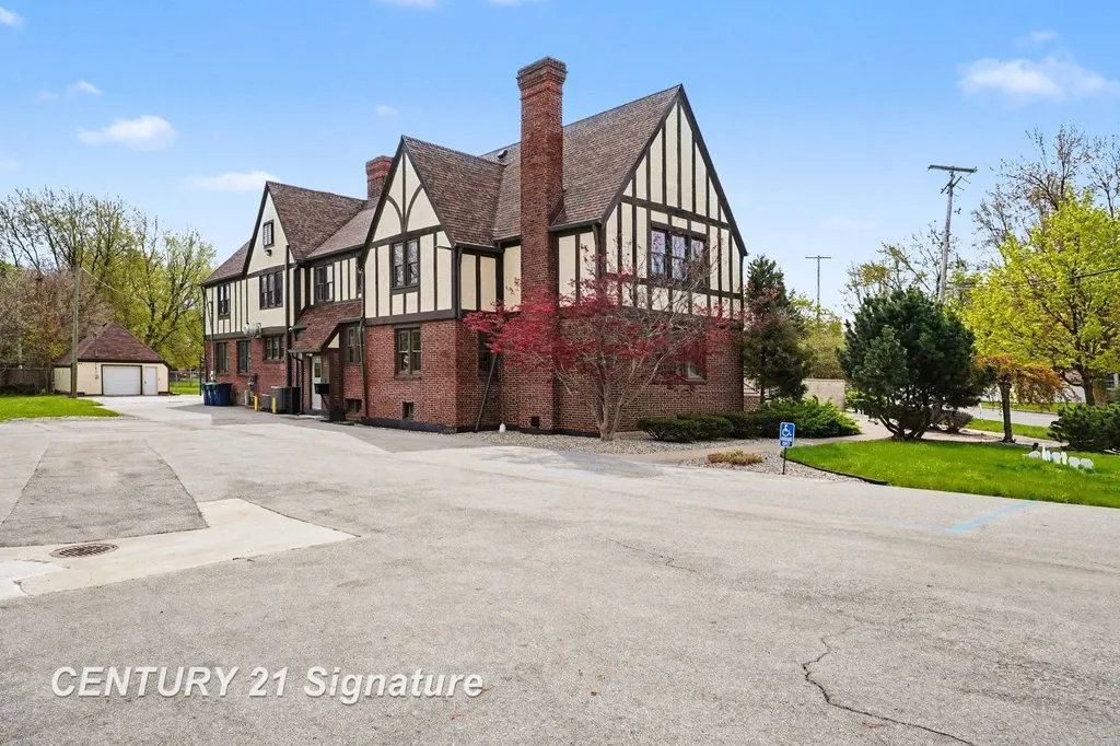 302 Tuscola Road Bay City City MI 48708
