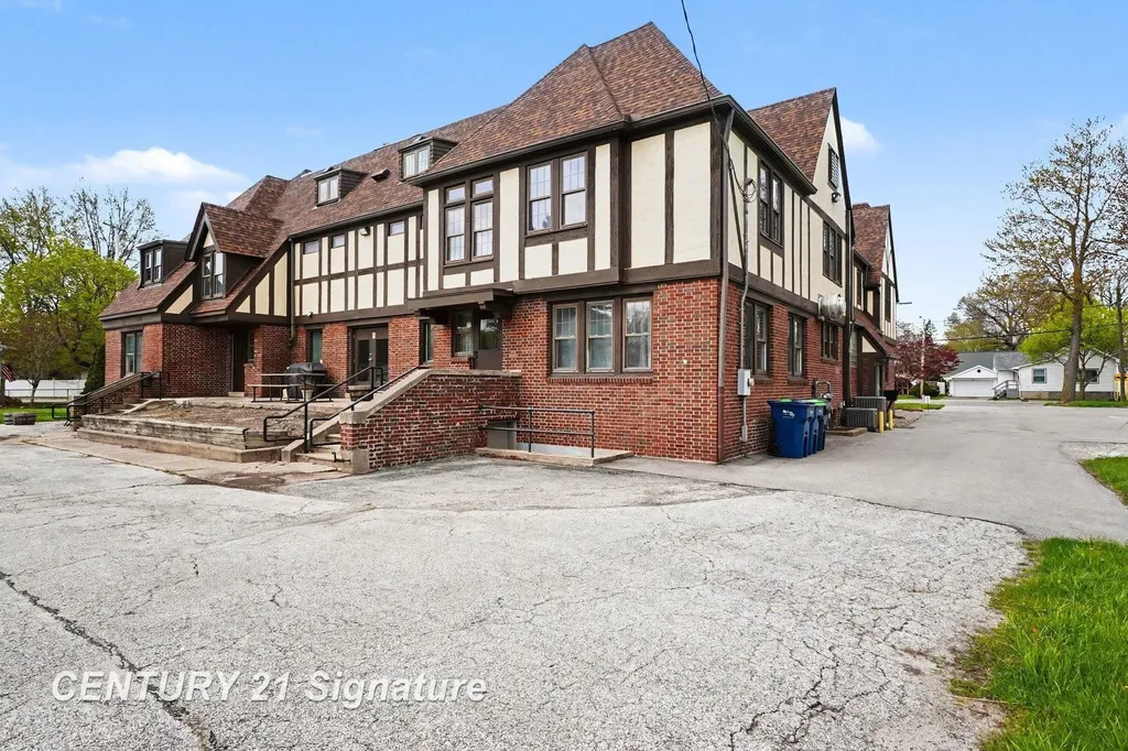 302 Tuscola Road Bay City City MI 48708