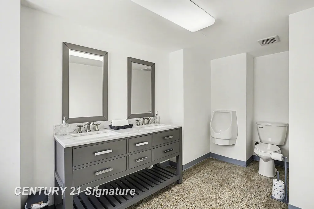 302 Tuscola Road Bay City City MI 48708