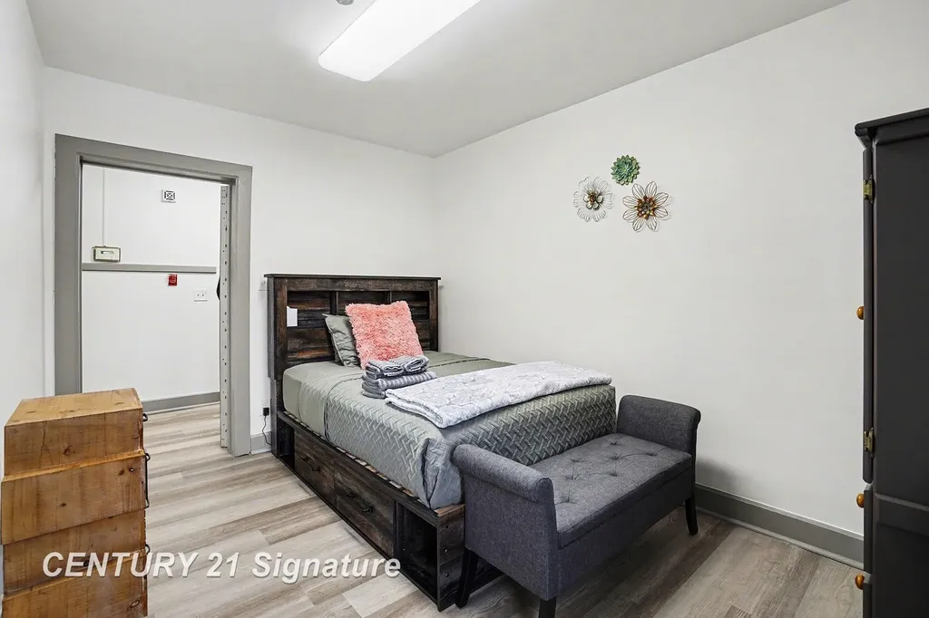 302 Tuscola Road Bay City City MI 48708