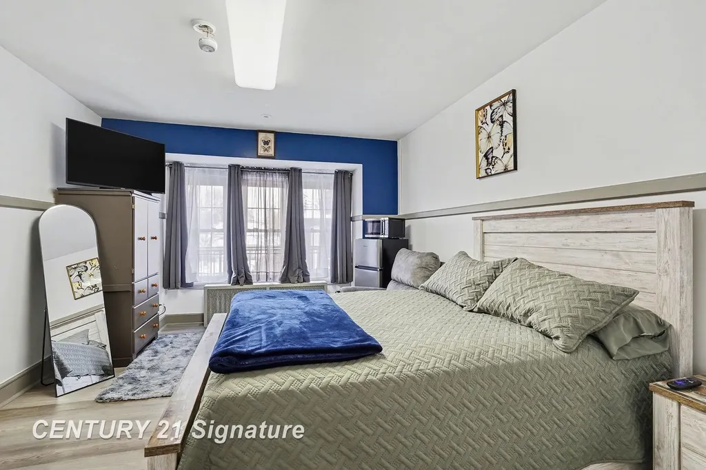 302 Tuscola Road Bay City City MI 48708