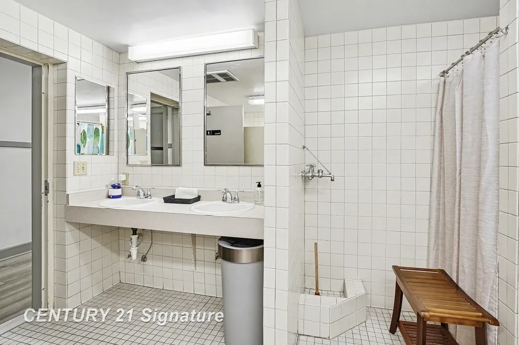 302 Tuscola Road Bay City City MI 48708
