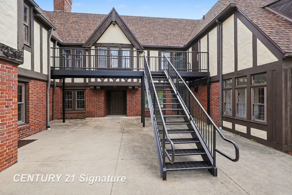 302 Tuscola Road Bay City City MI 48708