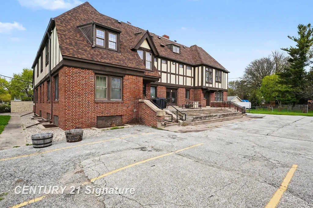 302 Tuscola Road Bay City City MI 48708