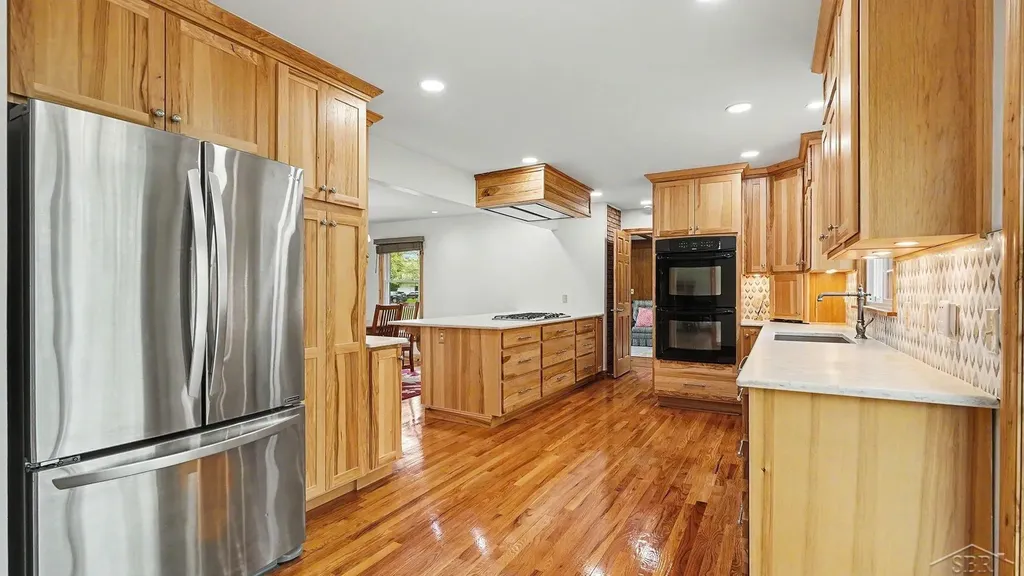 341 Foxboro Road Saginaw Charter Township MI 48638