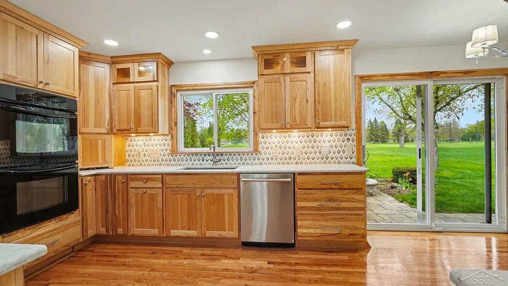 341 Foxboro Road Saginaw Charter Township MI 48638