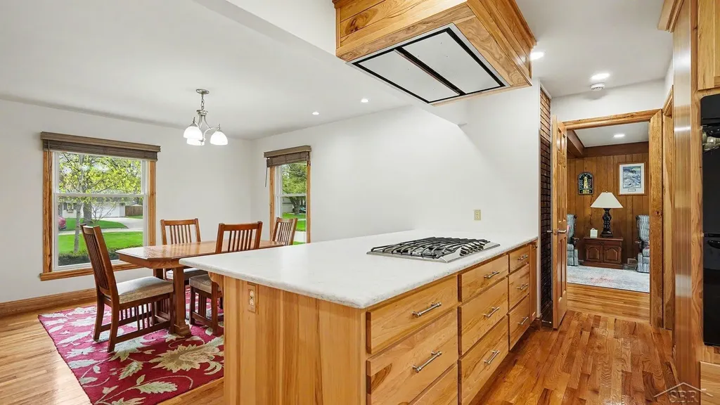 341 Foxboro Road Saginaw Charter Township MI 48638