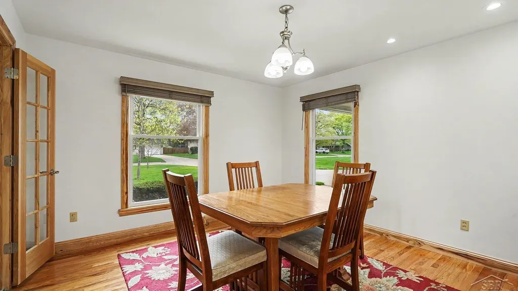341 Foxboro Road Saginaw Charter Township MI 48638