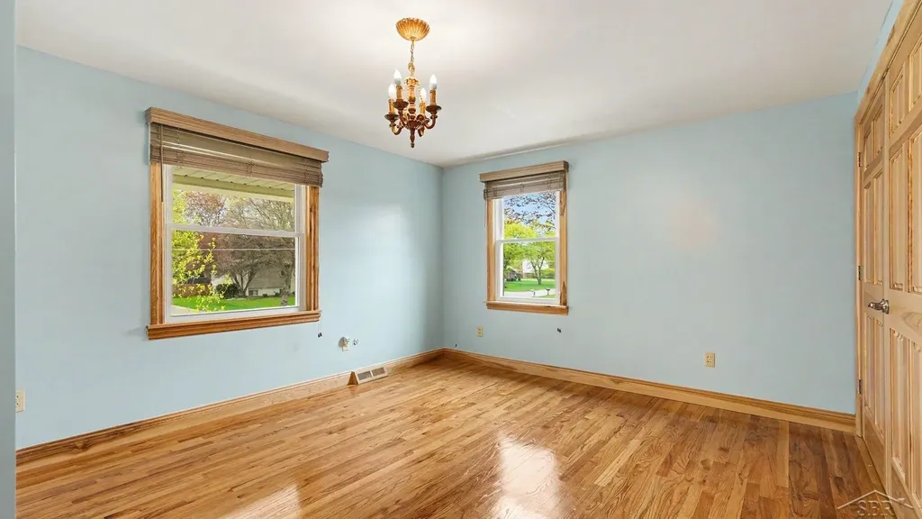 341 Foxboro Road Saginaw Charter Township MI 48638