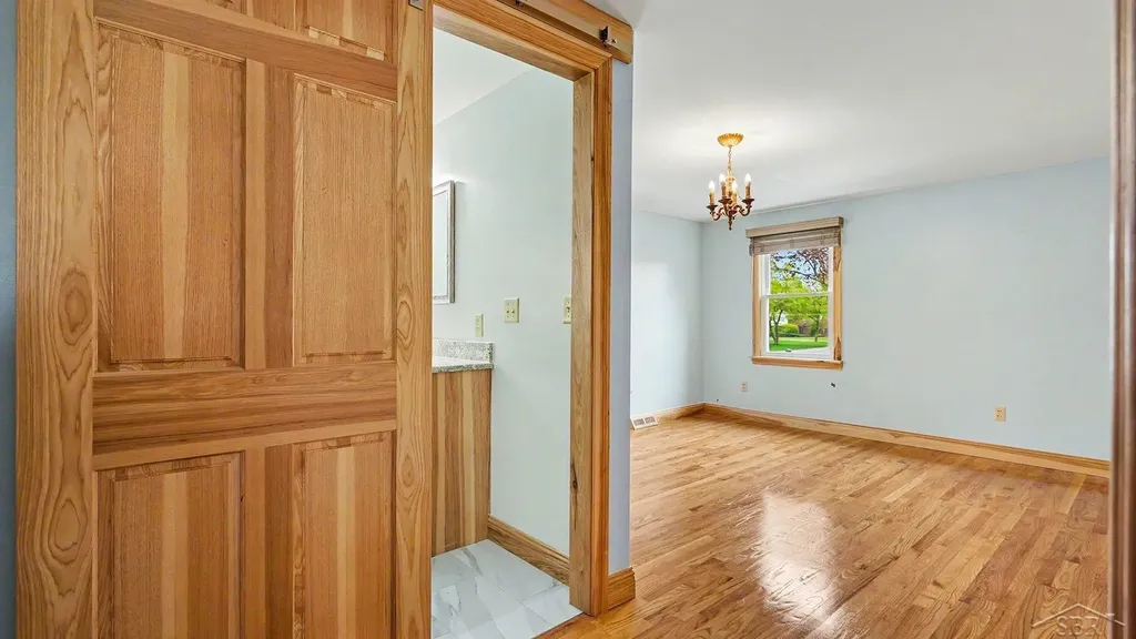 341 Foxboro Road Saginaw Charter Township MI 48638