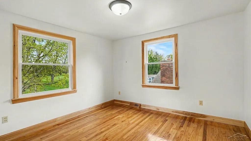 341 Foxboro Road Saginaw Charter Township MI 48638