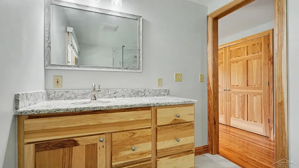 341 Foxboro Road Saginaw Charter Township MI 48638