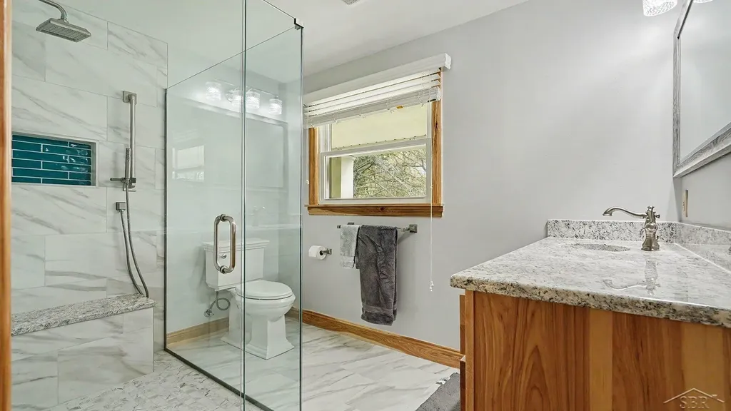 341 Foxboro Road Saginaw Charter Township MI 48638