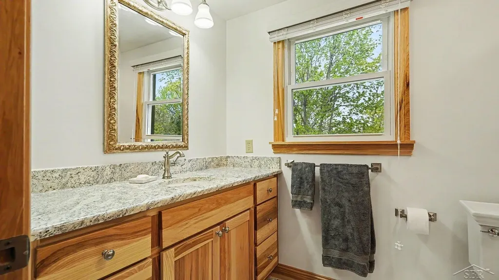 341 Foxboro Road Saginaw Charter Township MI 48638